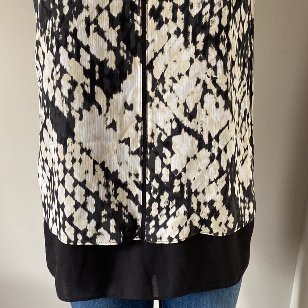 VINCE Basketweave Print Double Layer Silk Top Black White Abstract Sz M - Picture 6 of 14